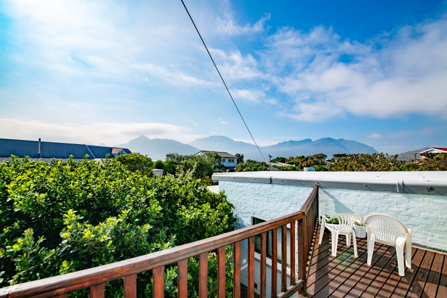 6 Bedroom Property for Sale in Pringle Bay Western Cape